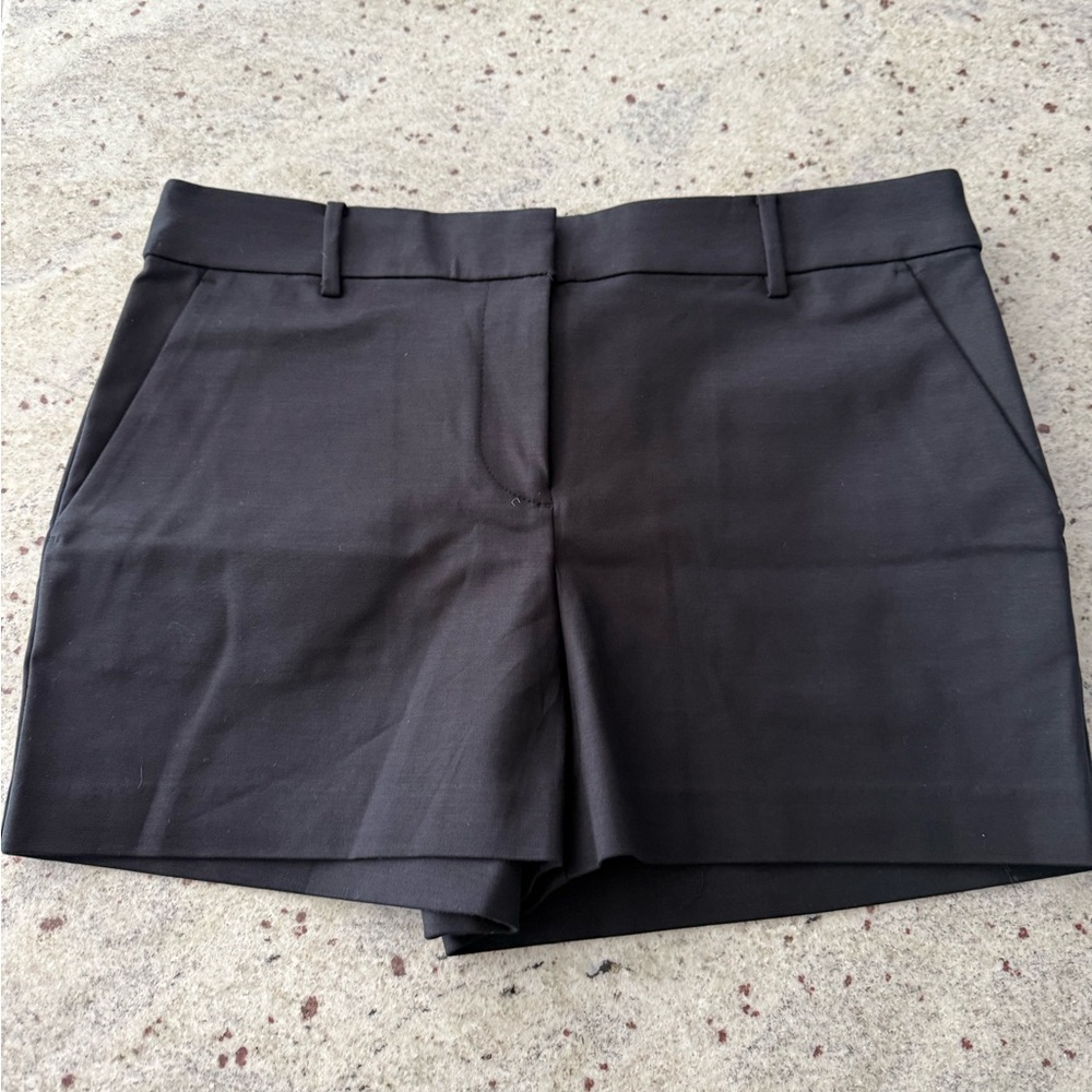 Loft’s Riviera Shorts in Refined in a black